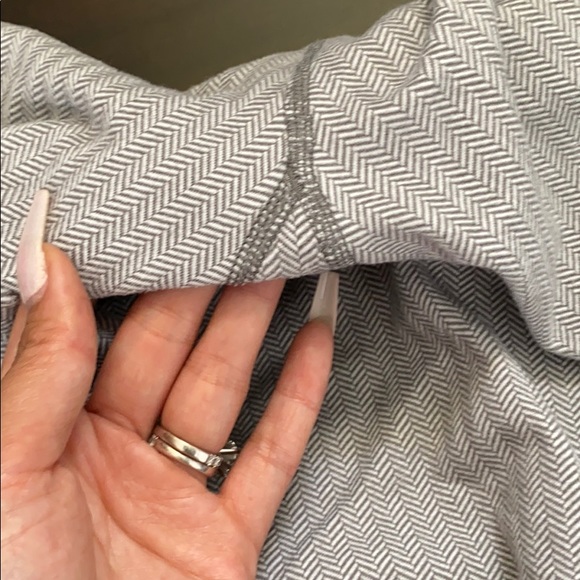 Lululemon size 2 - Picture 4 of 4